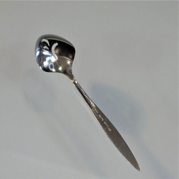 Vintage Oneidacraft Wintersong Pattern Deluxe Stainless Slotted Serving Spoon - Picture 4 of 7